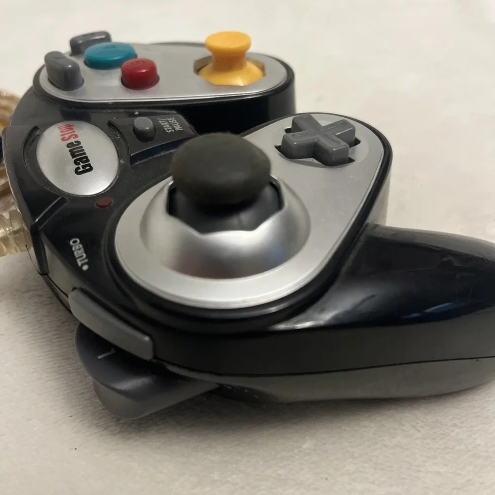 GameStop G3 Wired Turbo Controller for Nintendo GameCube & Wii - Black/Silver